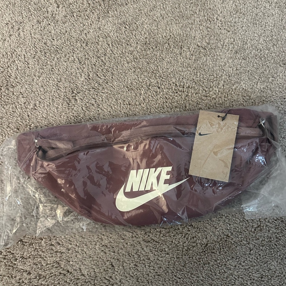 NWT NIKE HERITAGE WAISTPACK